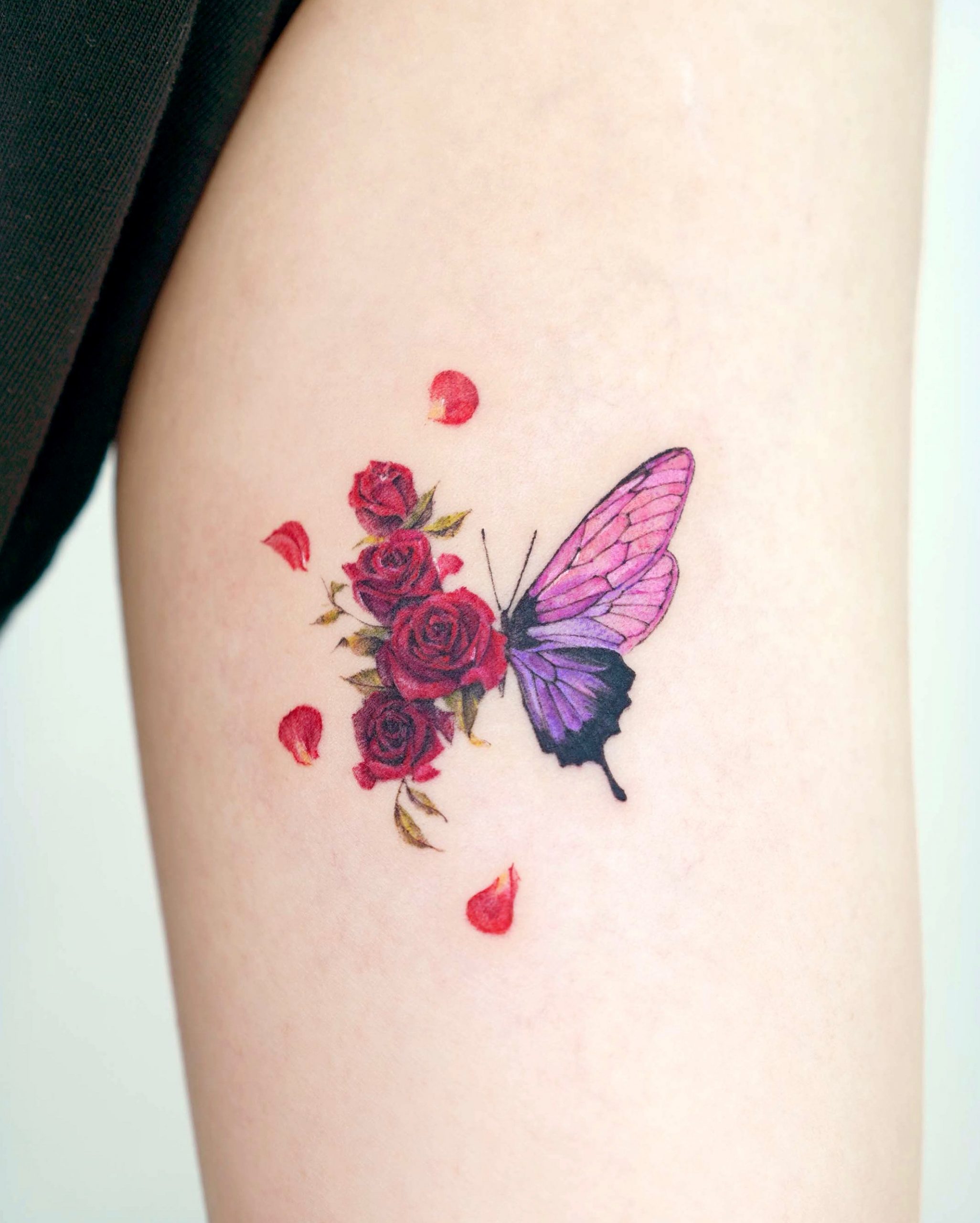 Cat in a flower garden tattoo by Tattooer Nadi | Post 15719