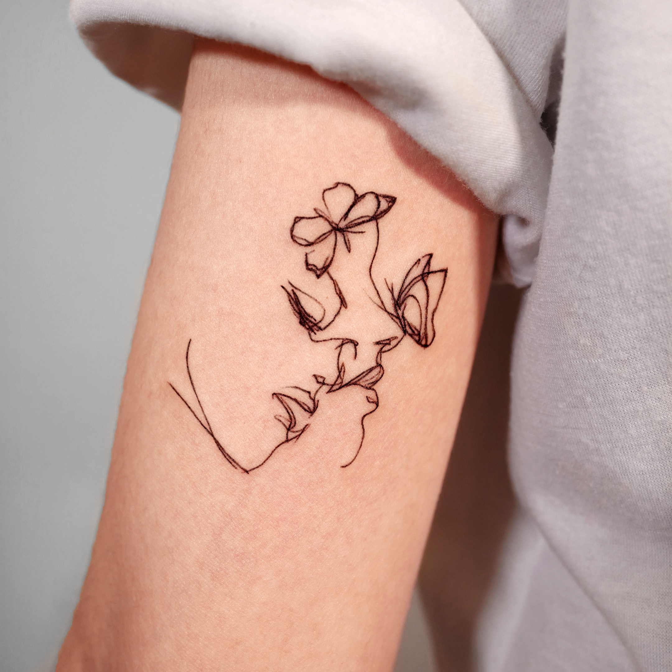 Lip's Ink Tattoo - Aguja y dedal Un placer como siempre Andrea! Hecho  por Ana. #inkciales #initials #aguja #needle #dedal #thimble #costura  #sewing #love #linea #line #minimal #detalle #detail #lineworktattoo #art  #tattoart #